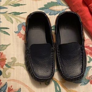 Designed in genuine leather with a slip-on design.